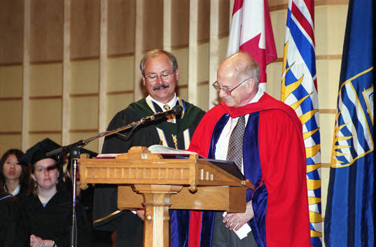 Honorary degree recipient Daniel Kahneman signing the register