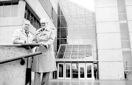 Jim Gove (L) and Peter Suedfeld (R) in front of new Psychology building 